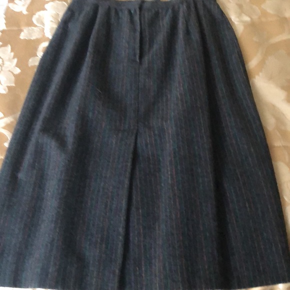 Wool tailor made grey with coloured spin stripe suit. - Picture 5 of 9